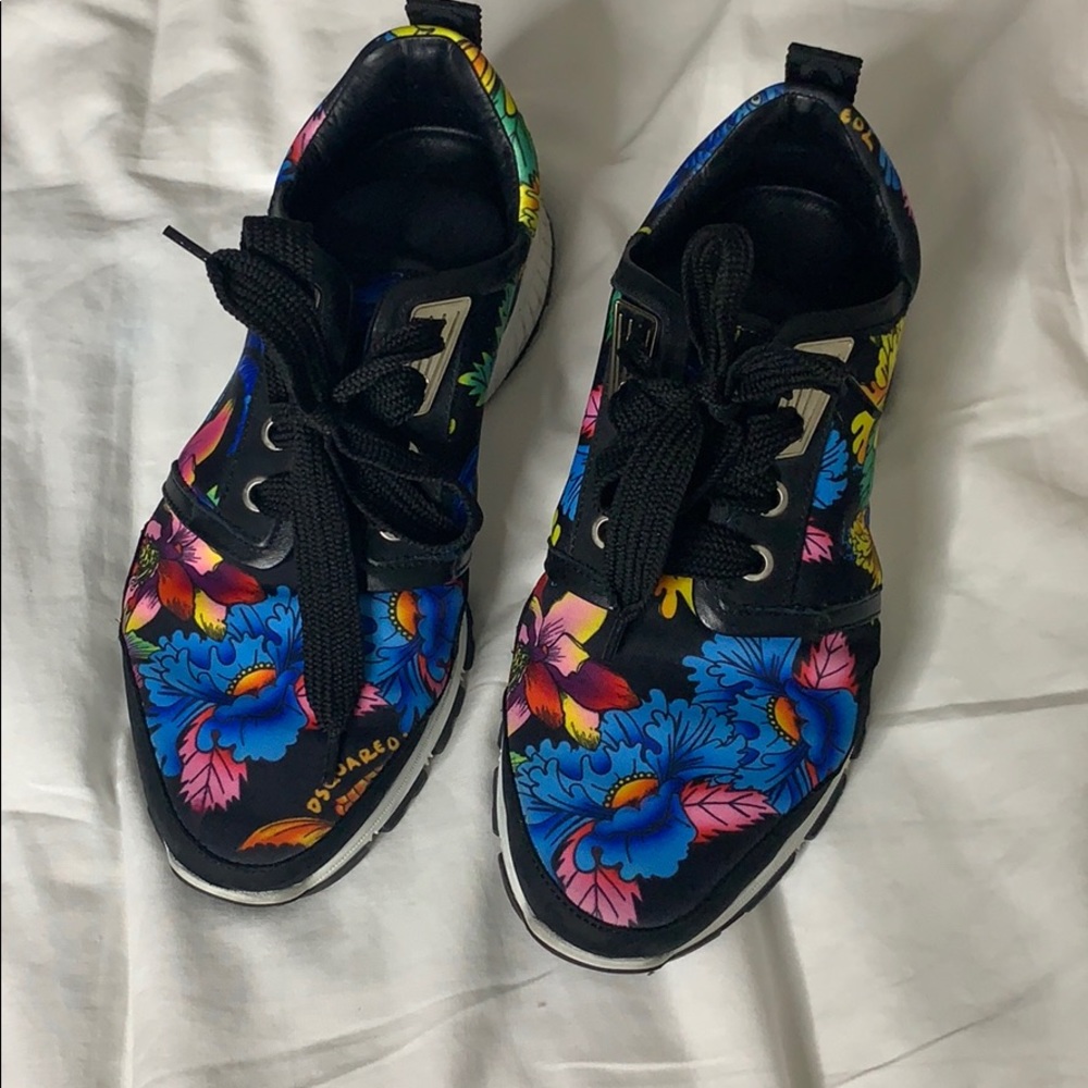 DSquare2 Authentic sneakers only war three times